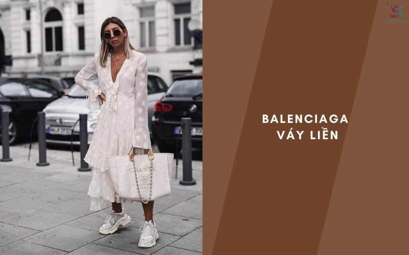 Kết hợp hoàn hảo giữa váy liền và giày Balenciaga.